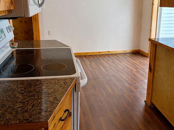 5th image of 5098 Bamfield Rd