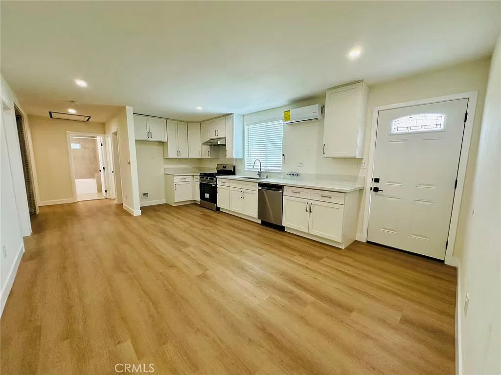 4 bed, 1200 sqft, $3,180 — Photo 3