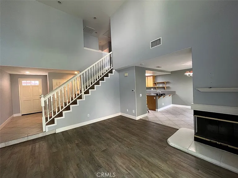 24305 Airporter Way — Photo 2