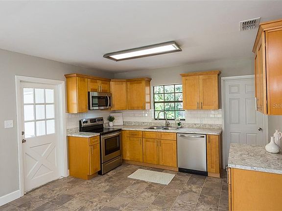 4th image of 721 Hibiscus Ave