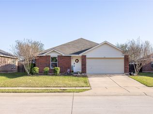 323 Deer Run Dr, Sanger, TX 76266