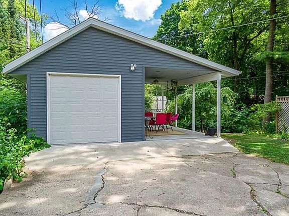 5th image of 311 N Oak Knolls Ave