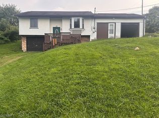 77 North St, Smithfield, OH 43948