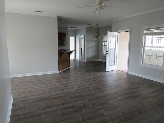 3rd image of 25 Marys Ln SE