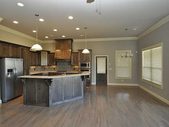 4th image of 5701 Murfield Dr