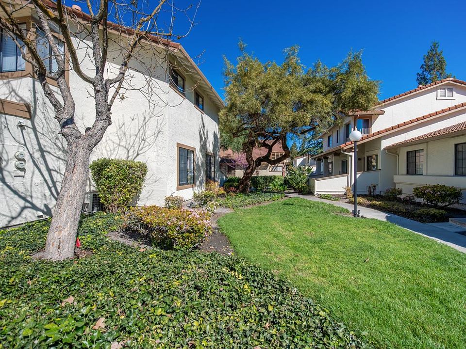 1st image of 421 Colony Cove Dr