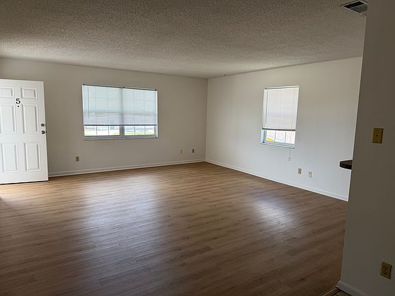 5th image of 3201 49th St N APT 6