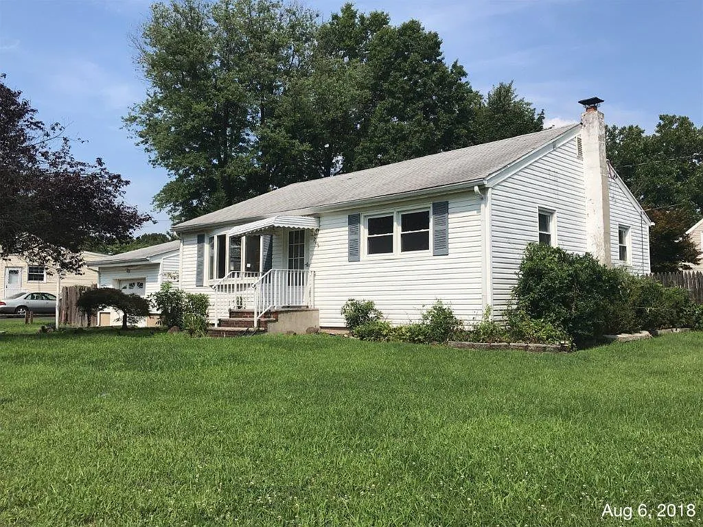 205 Birchwood Dr photo 1