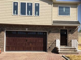 33 Orchard St, Elmwood Park, NJ 07407