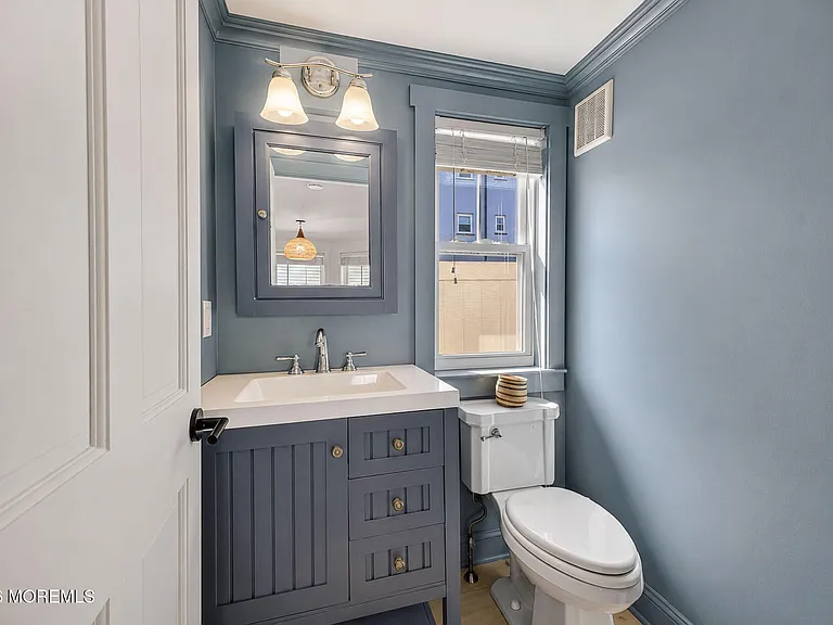 403 Sewall Ave — Photo 7