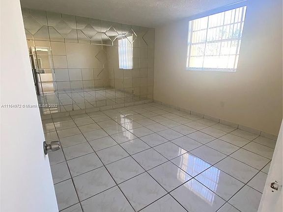 5th image of 10090 NW 80th Ct APT 1555