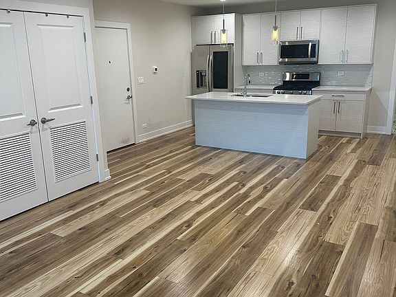 3rd image of 5131 N Lincoln Ave #301