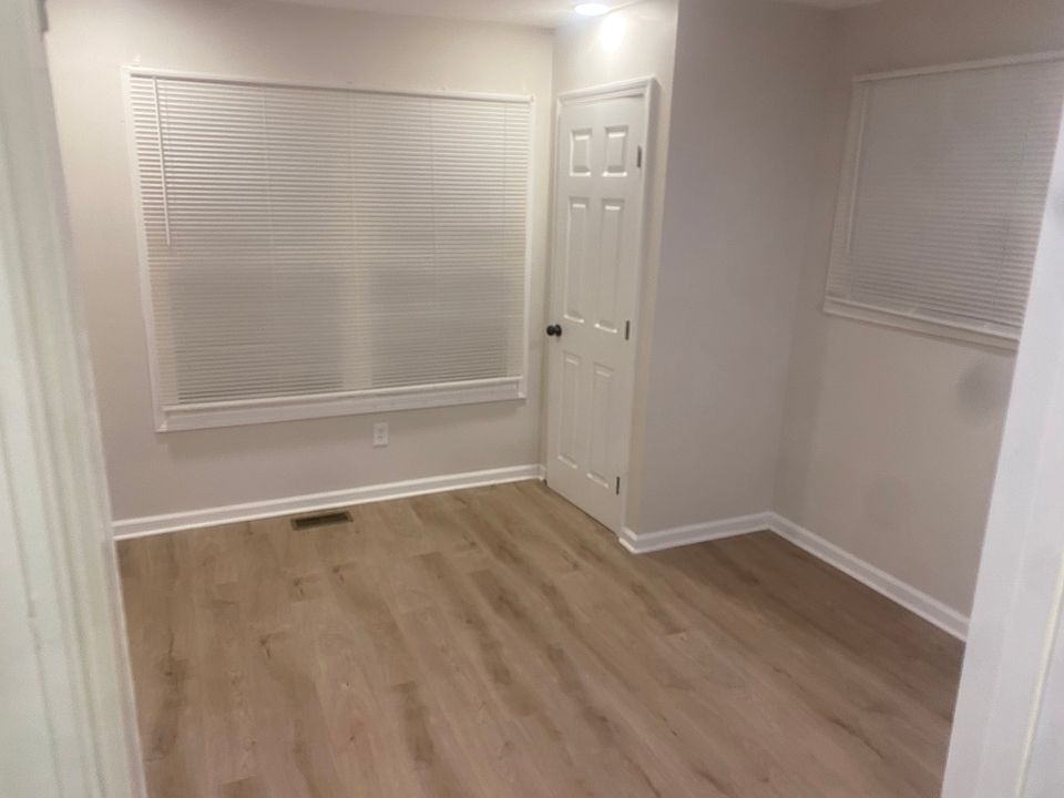 1st image of 437 E Ormsby Ave