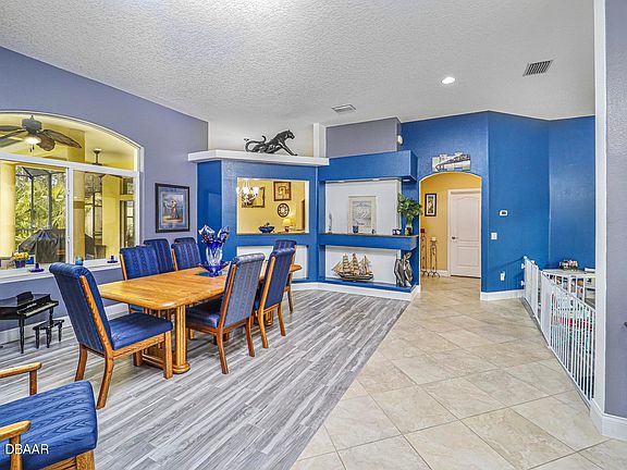 3rd image of 8 Fenhill Ln