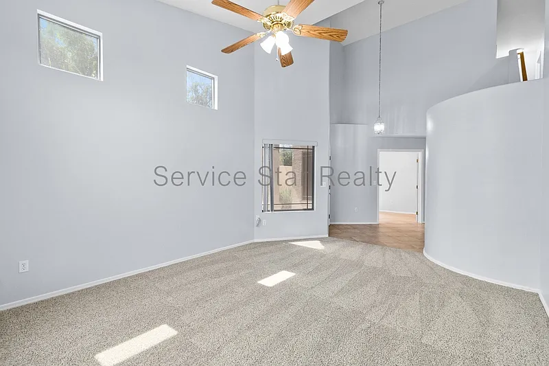 4 bed, 2.5 bath, 2413 sqft, $2,595 — Photo 4