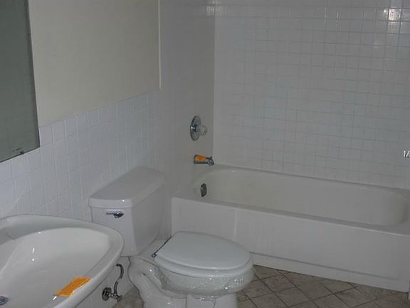 4th image of 1112 Mount Vernon St