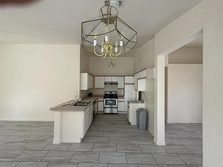 8563 W Mission Ln — Photo 7