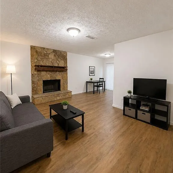 232 Rustwood Dr — Photo 1