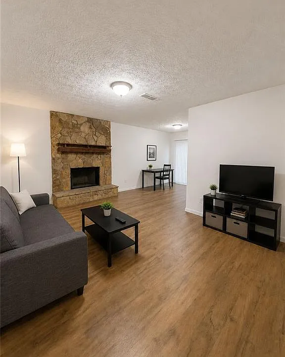 232 Rustwood Dr