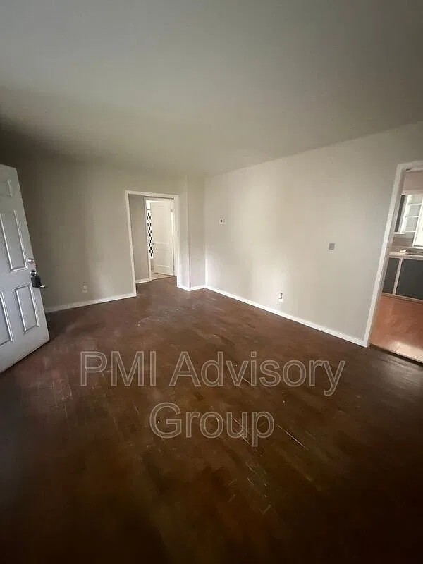 2 bed, 1.0 bath, 747 sqft, $750 — Photo 3