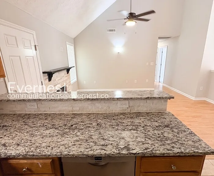 228 Nina Cir — Photo 4