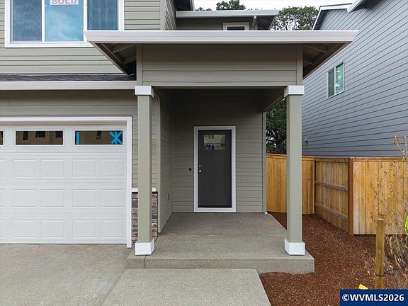 4th image of 238 NW Newcastle St