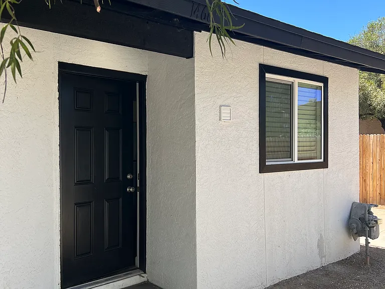 1466 E Hedrick Dr — Photo 1