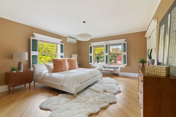 Sold by SERHANT. | media 7