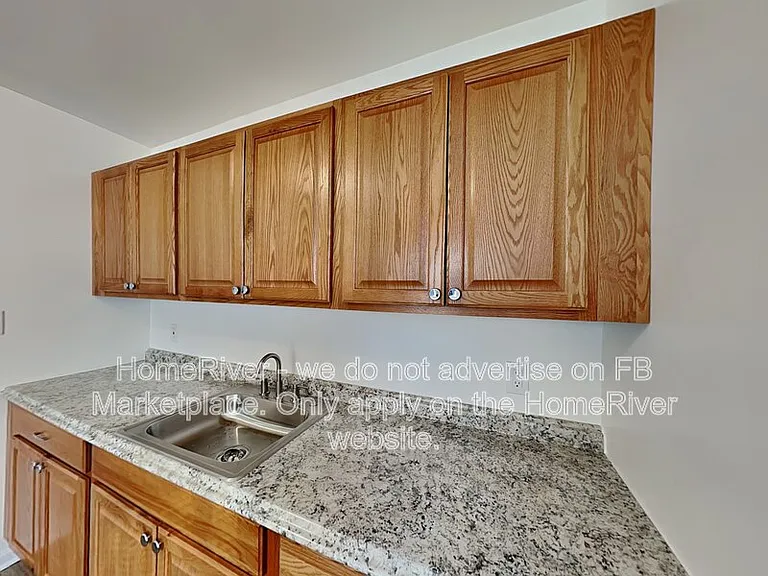 289 Hilton Ave — Photo 7