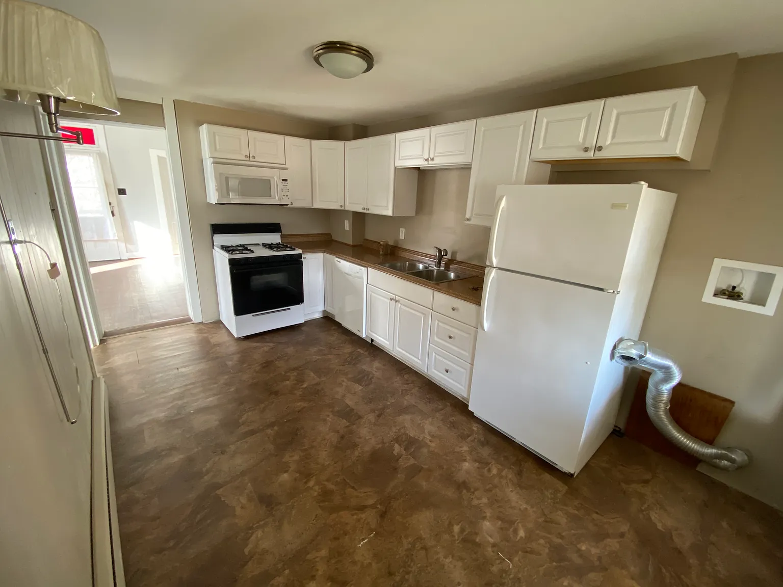 3 bed, 1200 sqft, $2,000 — Photo 3