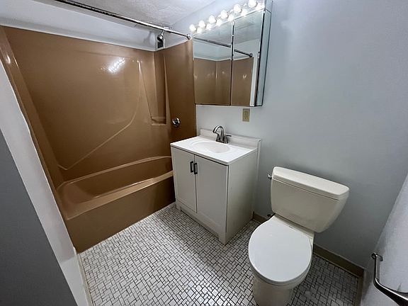 5th image of 53 Angleside Rd APT 2
