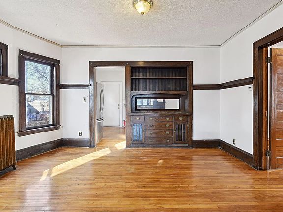 4th image of 104 W 27th St APT 1