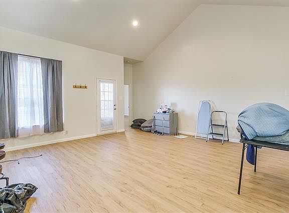5th image of 723 Cherry Ct