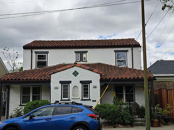 3rd image of 418 E Saint James St