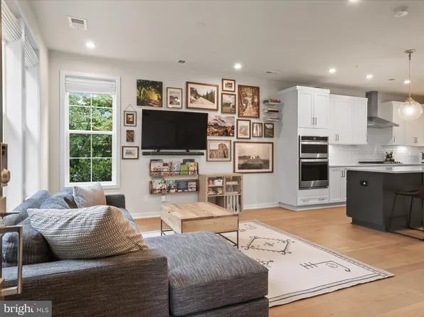 7434 Backett Wood Ter Unit 601, McLean, VA 22102