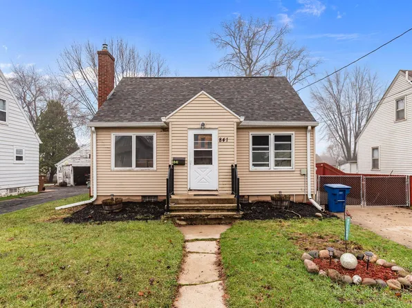 841 7th St, Menasha, WI 54952