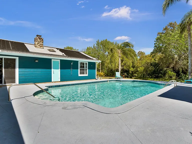 245 Country Circle Dr E — Photo 31