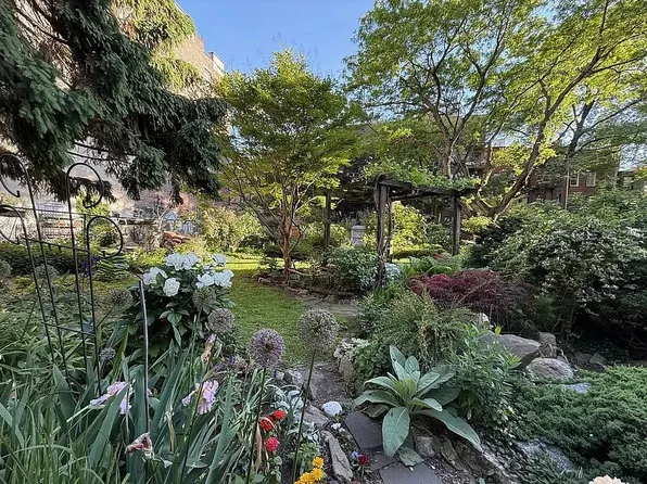 465 West 49th Street image 10 of 11