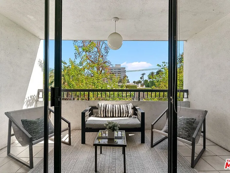 906 N Doheny Dr #311 — Photo 28