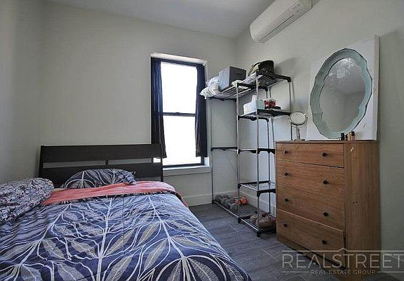 4th image of 358 Kosciusko St #4