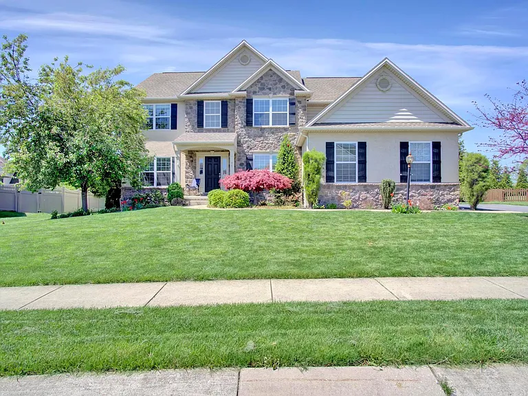 74 Stone Run Dr — Photo 1