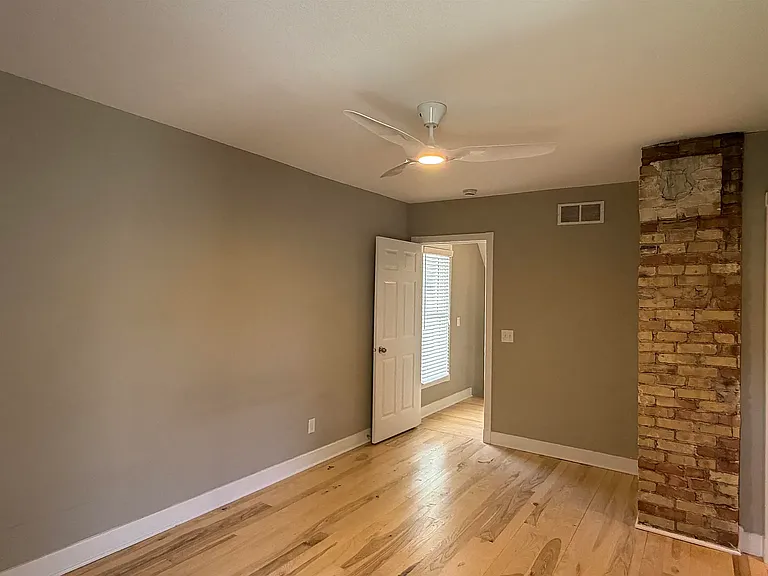 824 E Dayton St — Photo 10