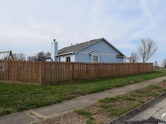 3rd image of 1121 Natalie Dr