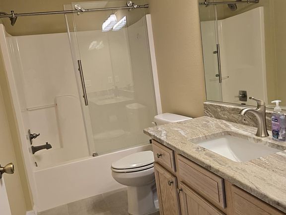 4th image of 748 Evelyn Dr