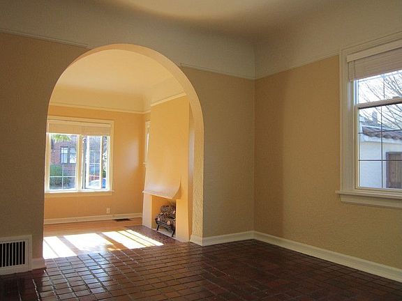 3rd image of 1904 E Highland Dr