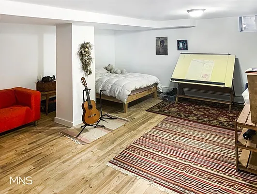 Rented by MNS | media 9