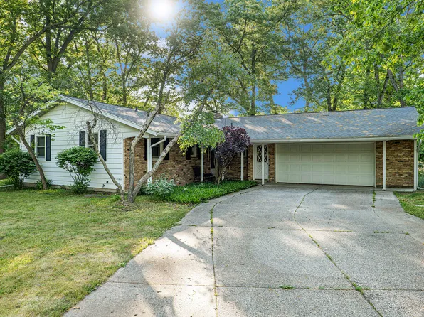 6374 Packer Dr NE, Belmont, MI 49306