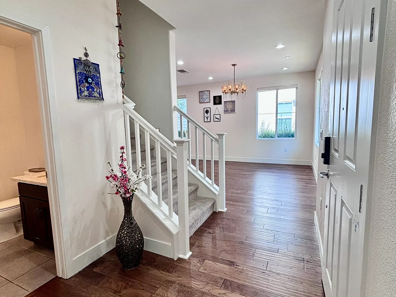 4 bed, 2011 sqft, $4,850 — Photo 4