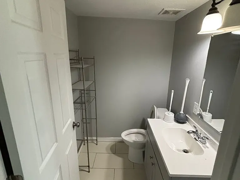503 W Hovey St — Photo 11