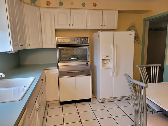 3rd image of 21405 Centennial St